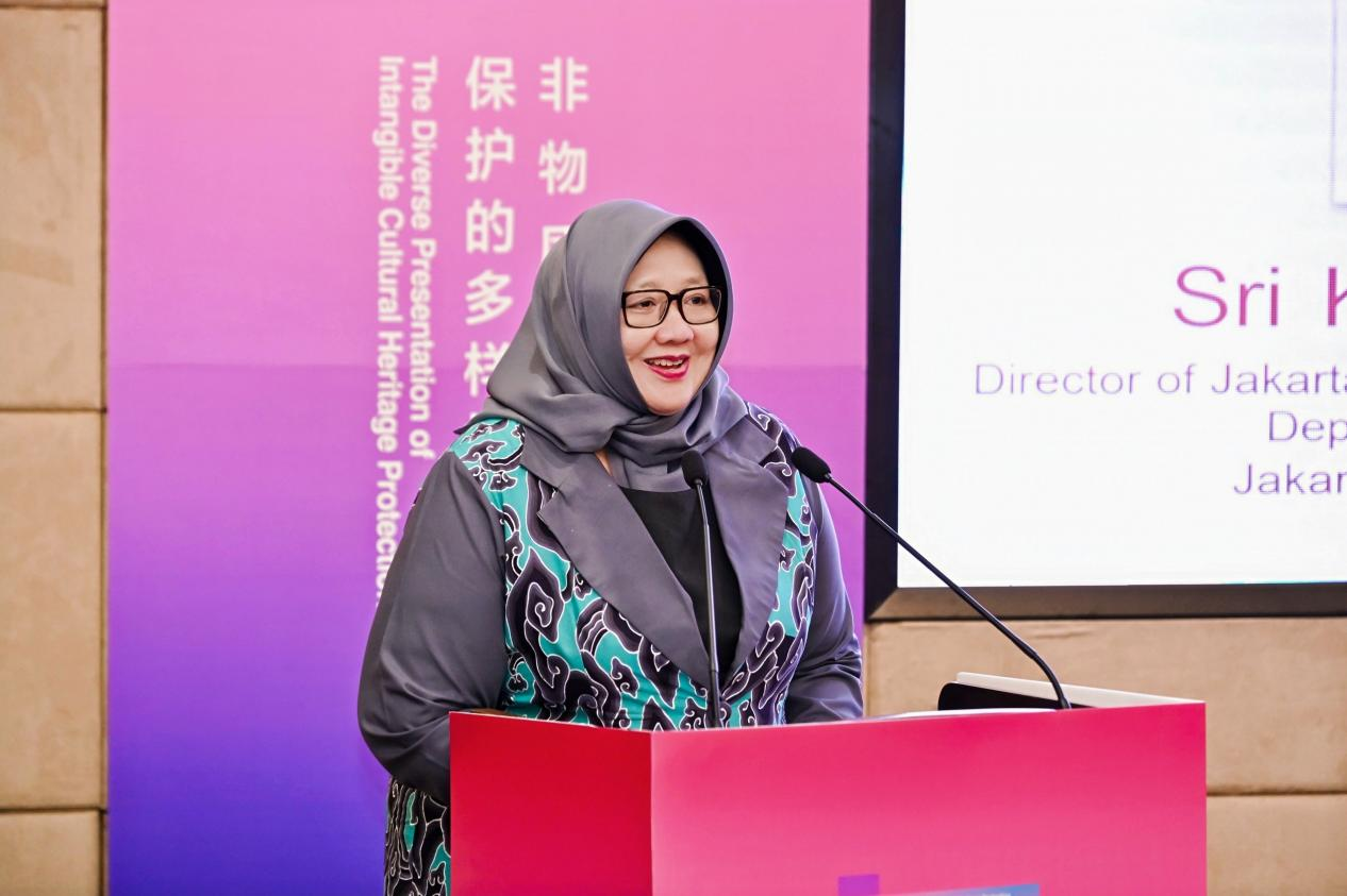 印尼雅加达陶瓷和美术博物馆馆长斯里·库苏马瓦蒂